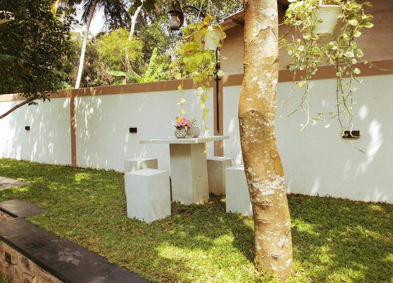 Ceylonima Home Stay Анурадхапура Екстериор снимка